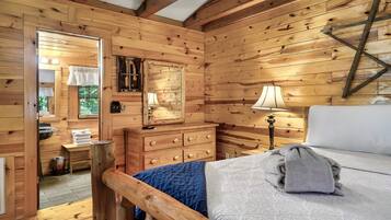Cabin, Multiple Beds, Hot Tub | 3 bedrooms, individually decorated, individually furnished, free WiFi