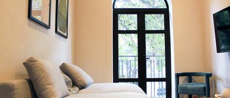 1 soverom, skrivebord, strykejern/-brett og wi-fi (inkludert)