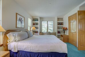1 bedroom, Internet, bed sheets - Pet-Friendly Mountain Cabin in Taos County! (Amalia)