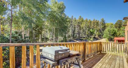 Serene Amalia Cabin w/ Deck & Mountain Views