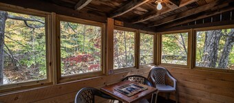 The Bear's Den: Rustic Escape | PemiCabins