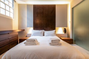 Casa básica, 1 cama King e sofá-cama | 1 quarto, escrivaninha, espaço de trabalho para notebook