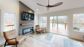 Smart TV, chimenea