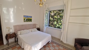 2 bedrooms, desk, iron/ironing board, WiFi