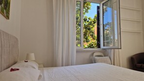 2 bedrooms, desk, iron/ironing board, WiFi
