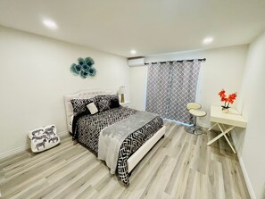 2 chambres, fer et planche à repasser, Wi-Fi, draps fournis