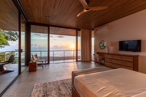 6 bedrooms, in-room safe, desk, free WiFi - Best Ocean View Luxury Villa with Infinity Pool  (Nicoya)