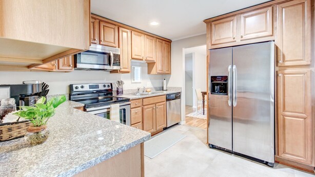 Coffee/tea maker, full-size fridge, oven, dishwasher - Queen's Quarter  (Arvada)
