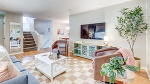 Interior - Queen's Quarter  (Arvada)