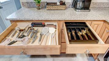 Full-sized fridge, oven, dishwasher, coffee/tea maker