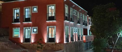 Fachada de la propiedad