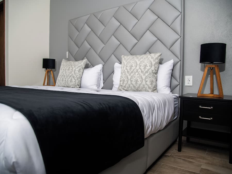 Deluxe Room | Premium bedding, down duvets, Select Comfort beds, free WiFi