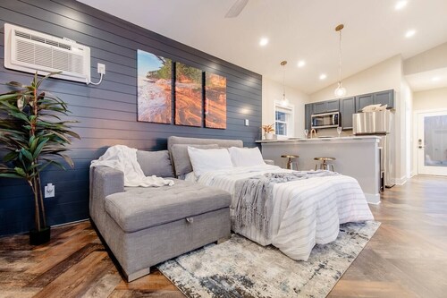 Altmar's Premier Luxury Cabin with Mini Golf