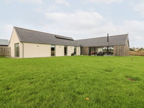 Exterior - The Den (Westhill)