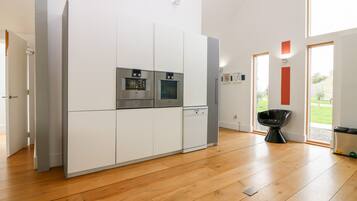 Dishwasher, cookware/dishes/utensils