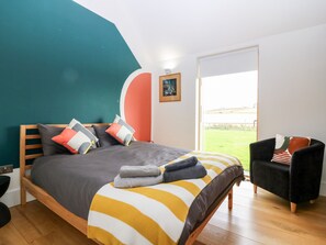 4 bedrooms, individually decorated, individually furnished, free WiFi - The Den (Westhill)