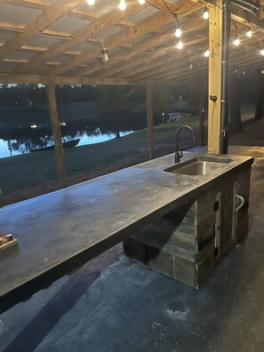 Terrace/patio - Brand New Cabin overlooking lake with great fishing!!!  (Pelahatchie)