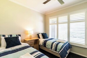 3 bedrooms, desk, iron/ironing board, WiFi