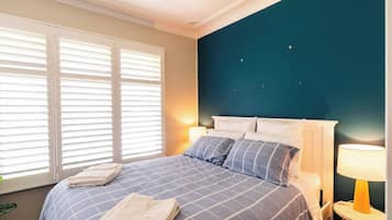 3 bedrooms, desk, iron/ironing board, WiFi