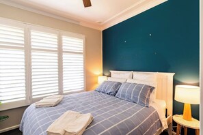 3 bedrooms, desk, iron/ironing board, WiFi