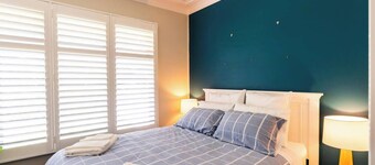 Sun-soaked Waterfront Stay with Lake Access