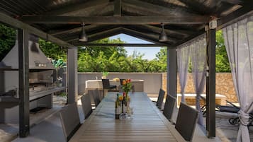 屋外ダイニングエリア