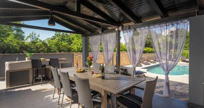 Holiday home with pool, up to 12 people, 5 bedrooms, quiet location