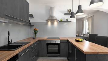 冷蔵庫、電子レンジ、コンロ、食器洗い機