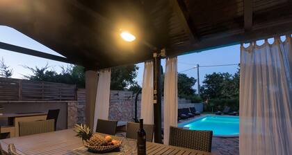 Holiday home with pool, up to 12 people, 5 bedrooms, quiet location