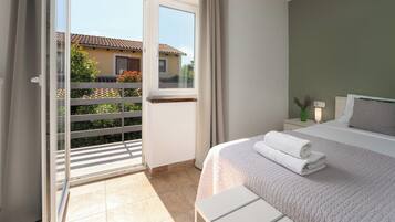 5 室のベッドルーム、セーフティボックス (室内)、アイロン / アイロン台、旅行用ベビーベッド