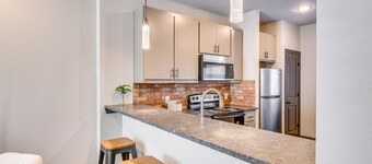 Newly Built 'Corner Hideaway' 3 Mi to Texas A & M