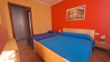 2 Schlafzimmer, Reisekinderbett, kostenloses WLAN, Bettwäsche