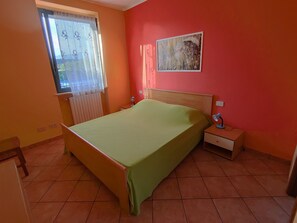 2 dormitorios, cuna de viaje, wifi gratis y ropa de cama