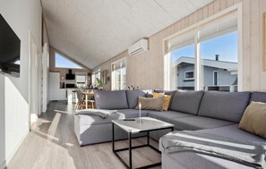 Smart TV - Lovely home in Sjølund (Sjølund)