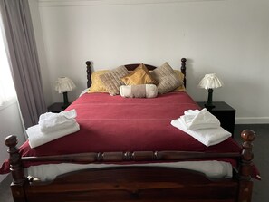 2 bedrooms, iron/ironing board, bed sheets