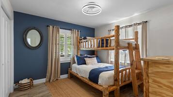 3 bedrooms, iron/ironing board, WiFi, bed sheets