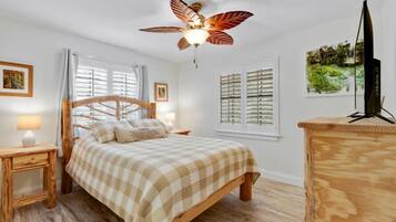 3 bedrooms, iron/ironing board, WiFi, bed sheets