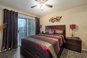 2 bedrooms, iron/ironing board, travel crib, free WiFi - Ozark Mtn View Condo Resort-Inside & Outdoor Family Fun (Branson)