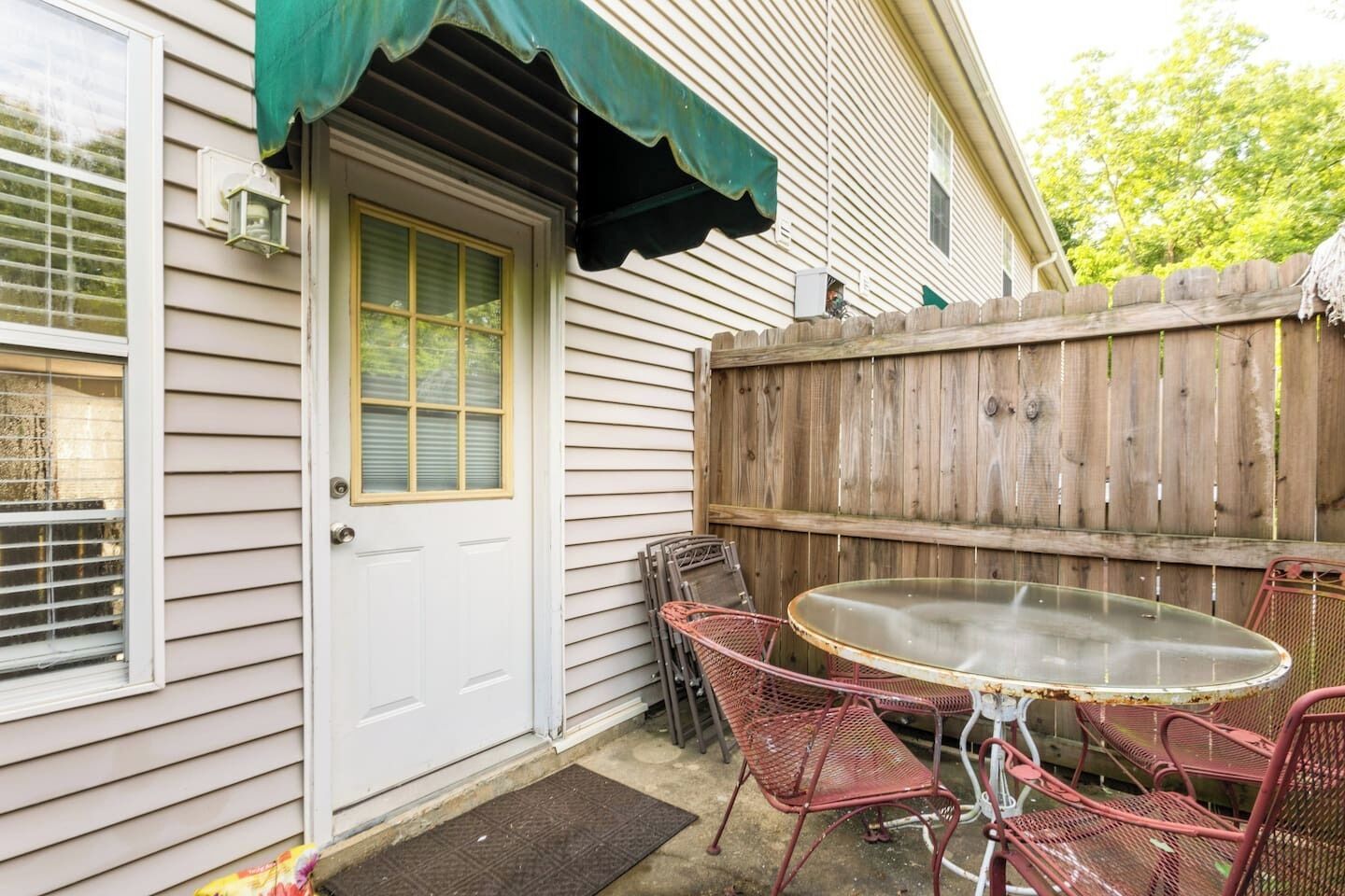 تناول الطعام بالخارج