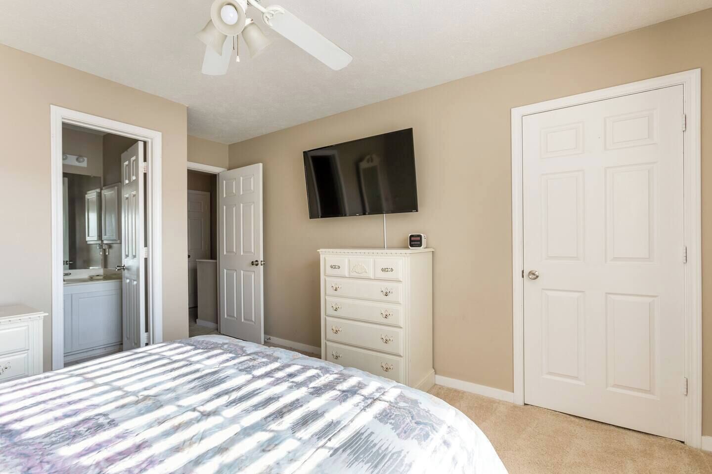 Bügeleisen/Bügelbrett, Reisekinderbett, kostenloses WLAN, Bettwäsche