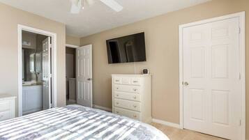 Bügeleisen/Bügelbrett, Reisekinderbett, kostenloses WLAN, Bettwäsche