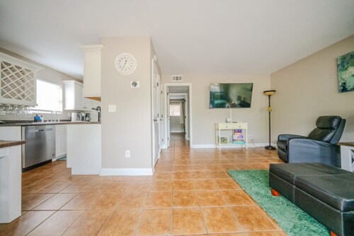 Convenient to campus and The Square - Location