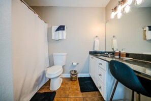 Articles de toilette écologiques, sèche-cheveux, serviettes fournies