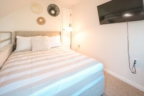 Iron/ironing board, travel cot, free WiFi, bed sheets