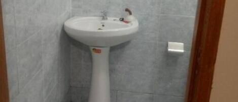 Håndklær, såpe og toalettpapir