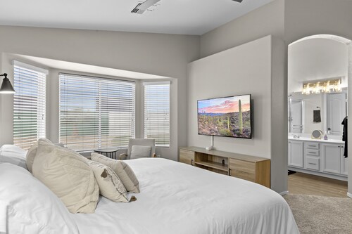 The Sandlot: A Beautifully Remodeled Family Safe Retreat Home Great Neighborhood