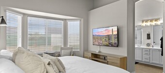 The Sandlot: A Beautifully Remodeled Family Safe Retreat Home Great Neighborhood