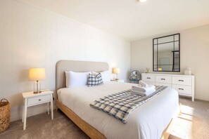 4 bedrooms, iron/ironing board, WiFi
