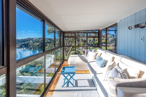 Clifftop Sanctuary - Hekerua Bay Sea Views