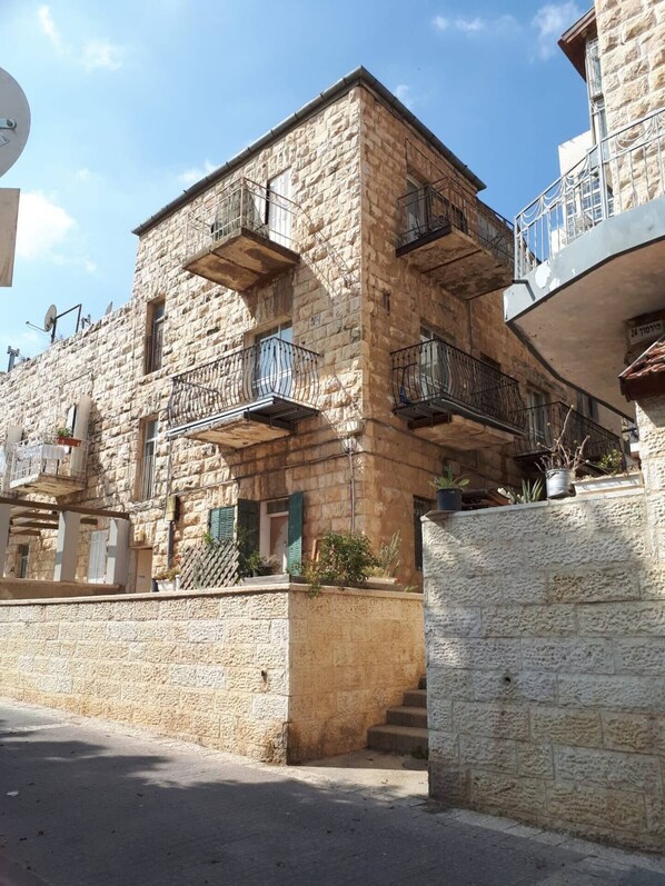 Exterior - Milk & Honey Suite, City center, Nachlaot, Market (Jerusalem)